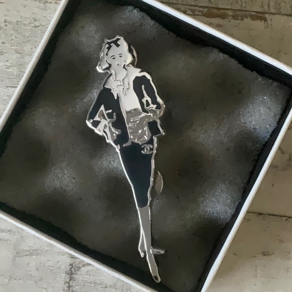 Rare CHANEL Silver Mademoiselle Brooch Pin 03P CHANEL - Picture 3 of 4